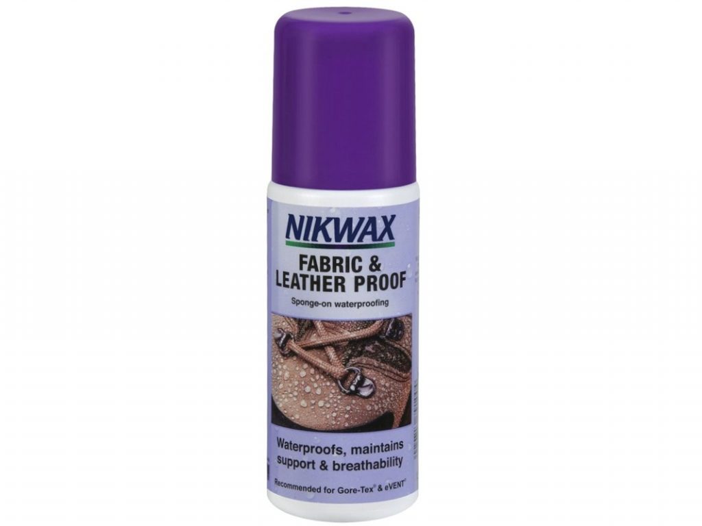 Easy to use WaterBased waterproofing for fabric and leather footwear.
Waterproofs, maintains support, texture and breathability of all combination footwear.