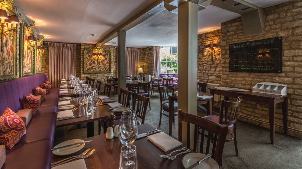 White-Hart-Royal-slide-2