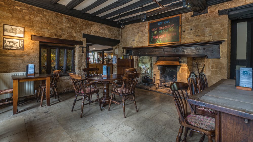 White-Hart-Royal-slide-3