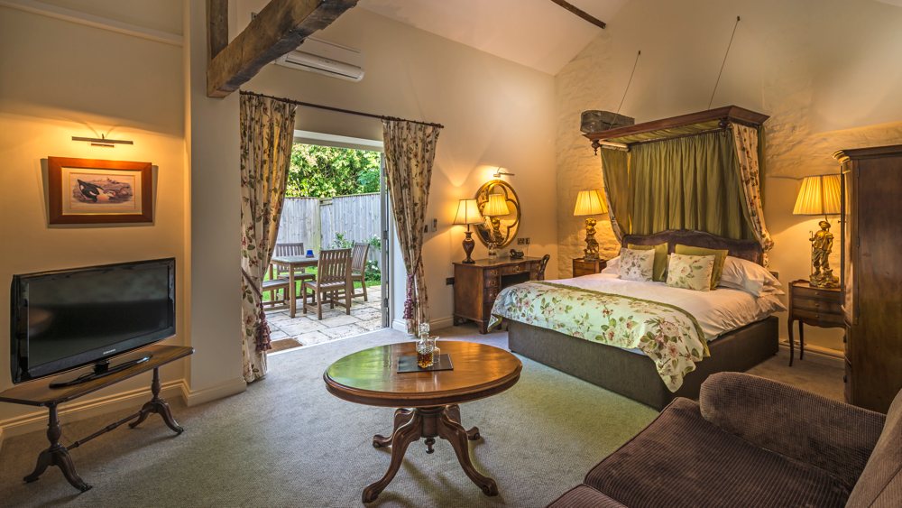 White-Hart-Royal-slide-5