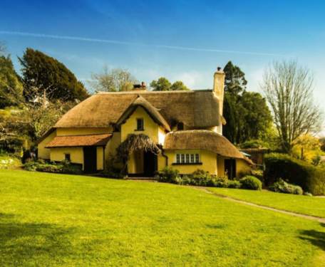 Periwinkle Cottage is a picture postcard cottage situated on Selworthy Green serving cream teas throughout the year.