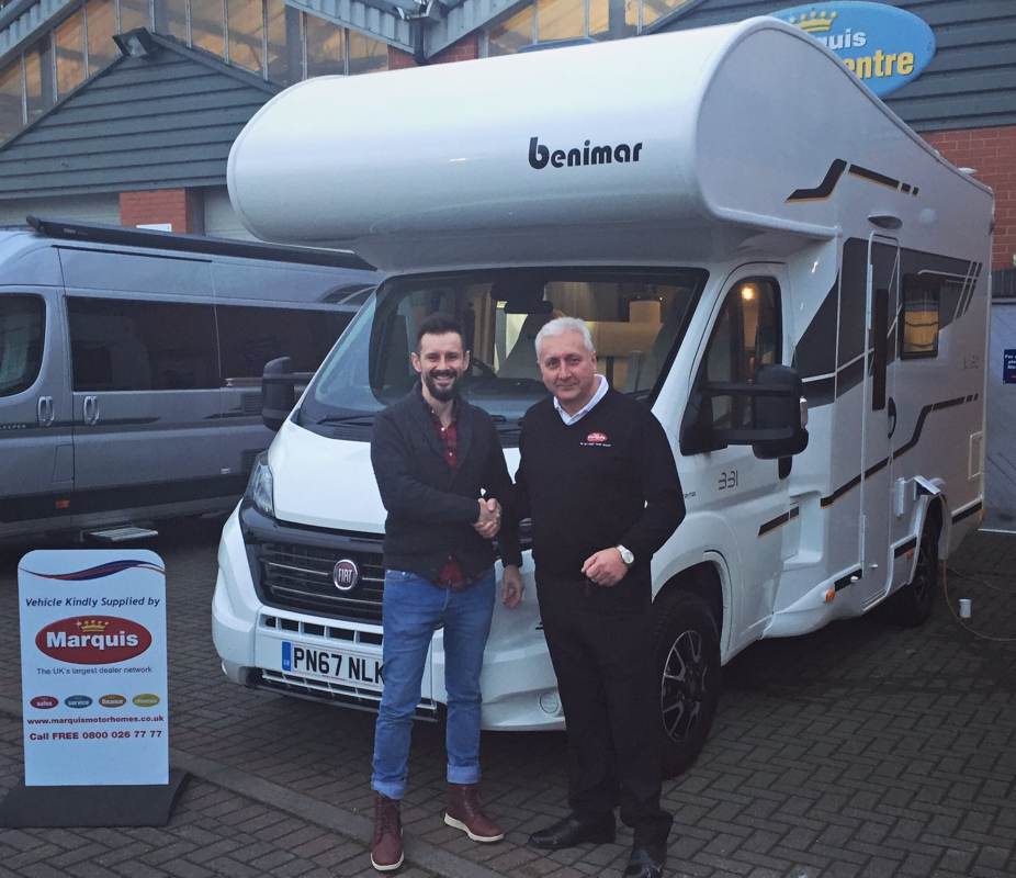 3-max-picking-van-up