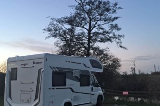 6-car-park-lake 6-car-park-lake