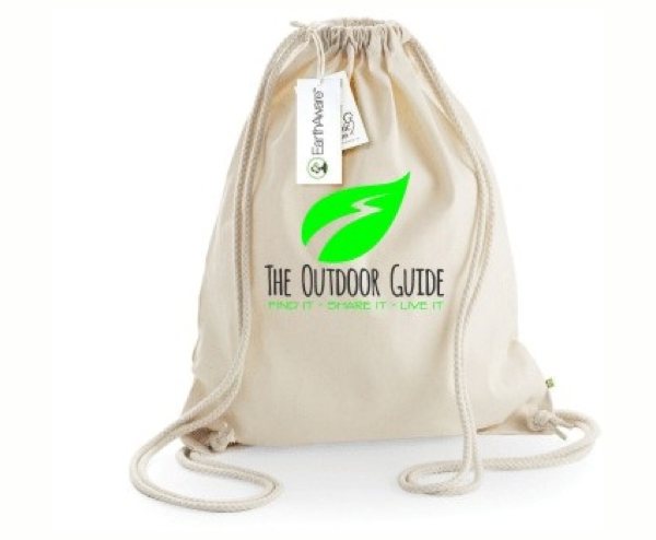 The Outdoor Guide Gymsac EarthAware™ organic gymsac.

 	Control Union certified cotton
 	Premium heavyweight fabric
 	Heavy rope drawcord closure
 	Printed with large logo