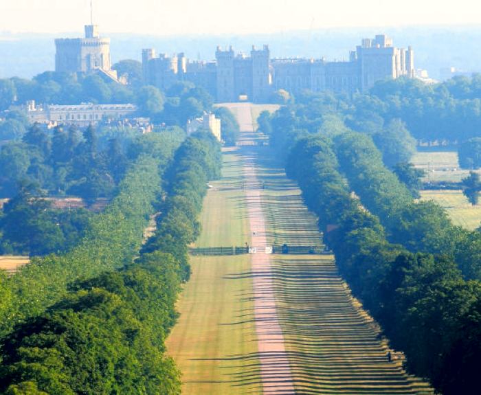 Camplify is the fastest growing peer-to-peer caravan hire and motorhome rental community in the UK. We connect local owners of static caravans, touring caravans, campervans, motorhomes and trailer tents with holidaymakers seeking to experience the joys of camping in London and South East England.
Feeling stressed and overwhelmed by the grind of city life? Luckily you don’t have to travel far to get away and unwind. There are several camping and caravanning sites just a stone’s throw from central London for everyone looking for an easy and hassle-free holiday near home. Whether you’re looking for a quick weekend break, a bank holiday escape, or a place to take out-of-town visitors for a night away from the typical tourist trail, caravanning is a great option. From Lee Valley to Chertsy, you won’t have to travel far – or spend much – to have a memorable camping holiday in the UK. You can hire a caravan, trailer tent, or motorhome with Camplify once we are live in this region.