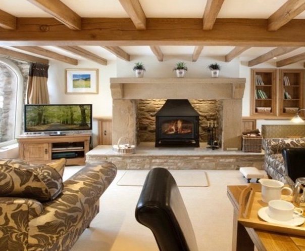 Awarded Best Self-Catering Property in England 2017, 'The Byre' is a stunning, spacious converted barn, a perfect luxury escape for couples to enjoy a romantic hideaway and spend quality time together.
Just one mile from Aysgarth Falls, The Byre spaciously accommodates 2 people who desire peace & quiet, with a spot of luxury & indulgence. The Byre has easy access to the National Park's attractions and activities.
With luxurious touches throughout, guests can relax in front of a glorious wood-burning stove set in a stunning inglenook fireplace alongside the original feature cart-horse window. Enjoy this haven of peace and tranquility to switch off from modern life whilst enjoying quality, style, comfort and luxury.