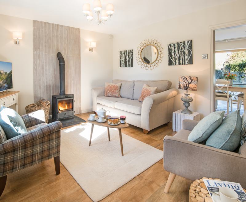 Woodcroft Cottage is a 2 bedroom cosy holiday cottage with stylish interiors, log burning stove and outdoor hot tub, perfect for a family get away or a couples retreat.
Located in Hudswell, North Yorkshire which is the perfect location to explore North Yorkshire from and only a short stroll to an award winning local pub.