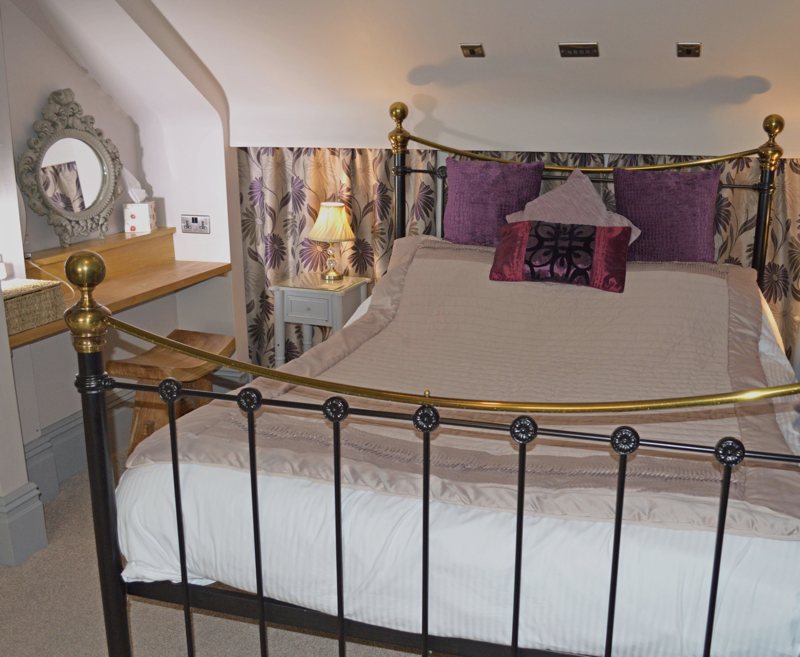 Reserve Fuggles for that special occasion. This substantial, luxurious loft space is beautifully appointed, contemporary and chic. Fuggles has a king sized bed with luxurious Egyptian cotton linen, a spacious lounge area with large flat screen TV and views up to Castleberg Crag from its dormer window. 

The room has a beautiful en-suite bathroom with separate wet room style shower and sunken two person Jacuzzi. Rate includes Breakfast.