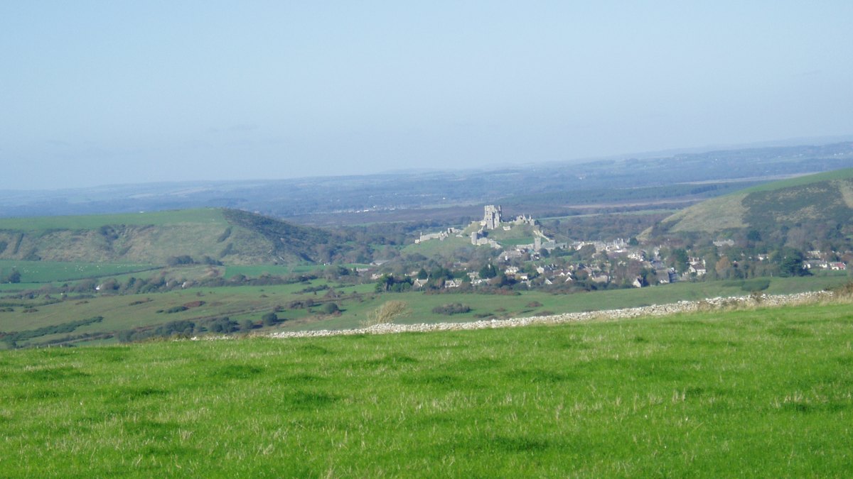 jurassic-jaunts-Corfe-Castle-slide-1