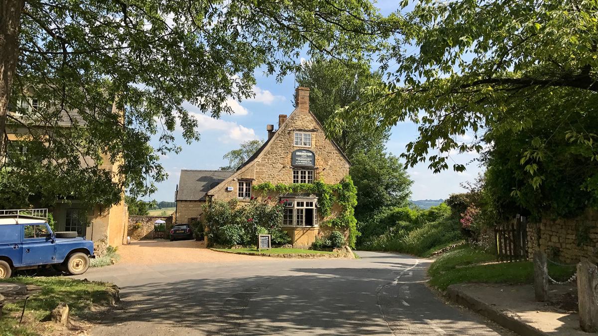 stay-in-a-pub-slide-4