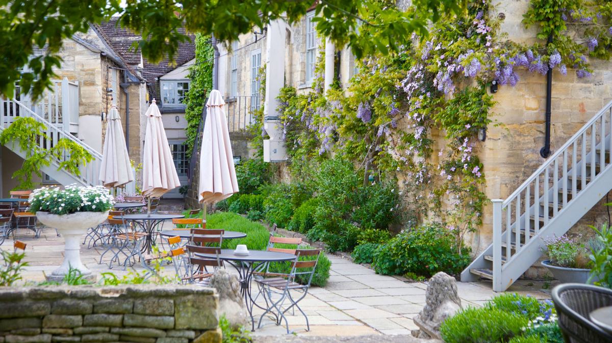 stay-in-a-pub-slide-5