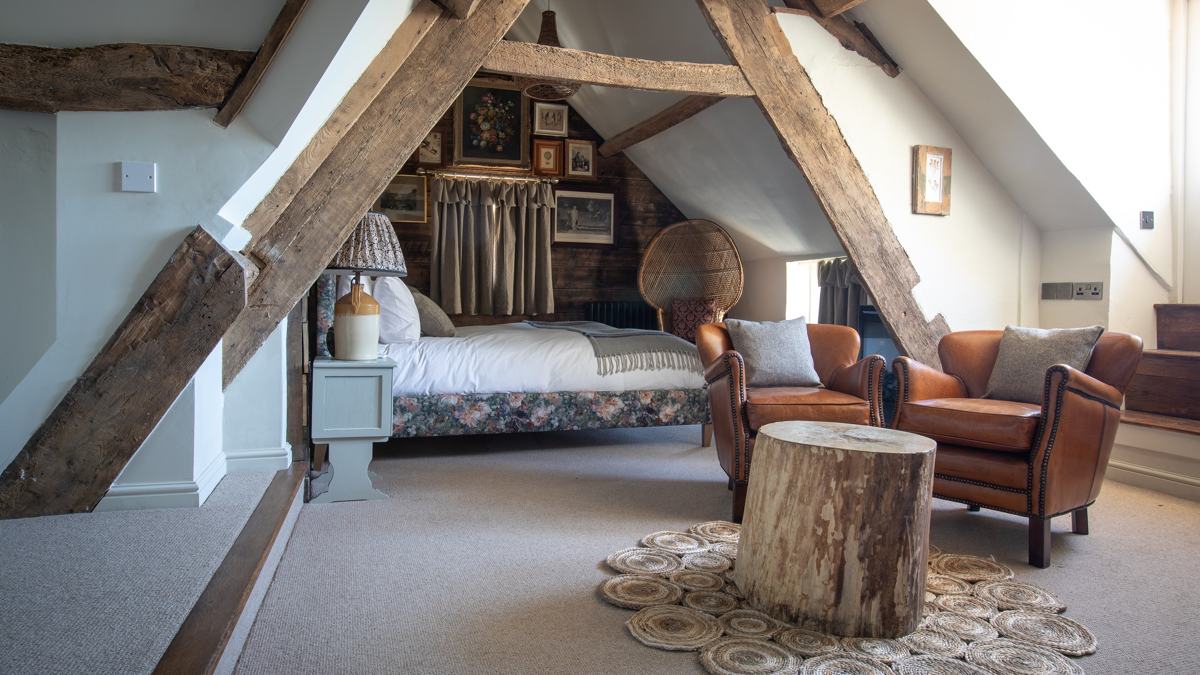 stay-in-a-pub-slide-6