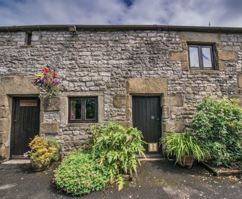 The view from this cosy hideaway overlooks fields and offers a view towards the Wye Valley at Miller’s Dale.
The property forms part of a stone barn conversion and is an ideal retreat for people on their own or couples looking for a romantic retreat who want the comfort of a hotel but the freedom and intimacy of their own place.