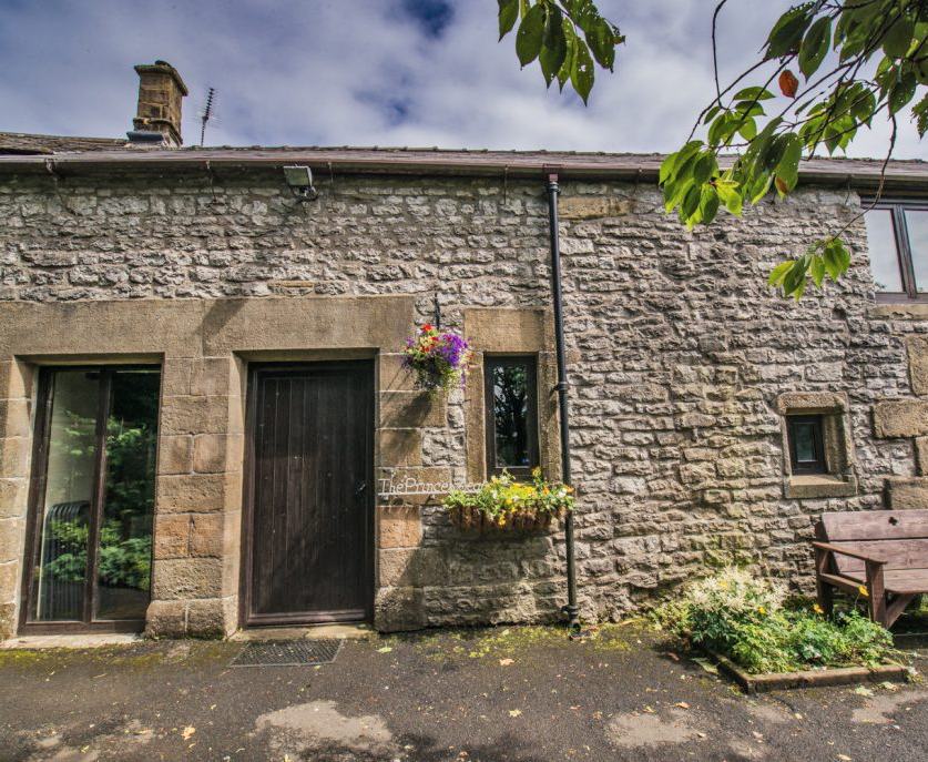 Named after Bonnie Prince Charlie (a reputed early guest at Vicarage Farm!), Prince’s Seat has three comfortable bedrooms and sleeps up to seven people.
It comprises a family bedroom with a double and single bed, a double bedroom and a twin bedroom. It has an upstairs family shower/bathroom and a downstairs shower room complete with sauna and toilet with a large shower enclosure.
The spacious sitting room has comfortable seating for more than seven and a wood stove giving it a warm and homely feel.
We can provide high chairs on request. We can also lend travel cots (please bring your own cot bedding) or fold down beds; cots and beds need to be booked in advance and there is a small charge for the beds.