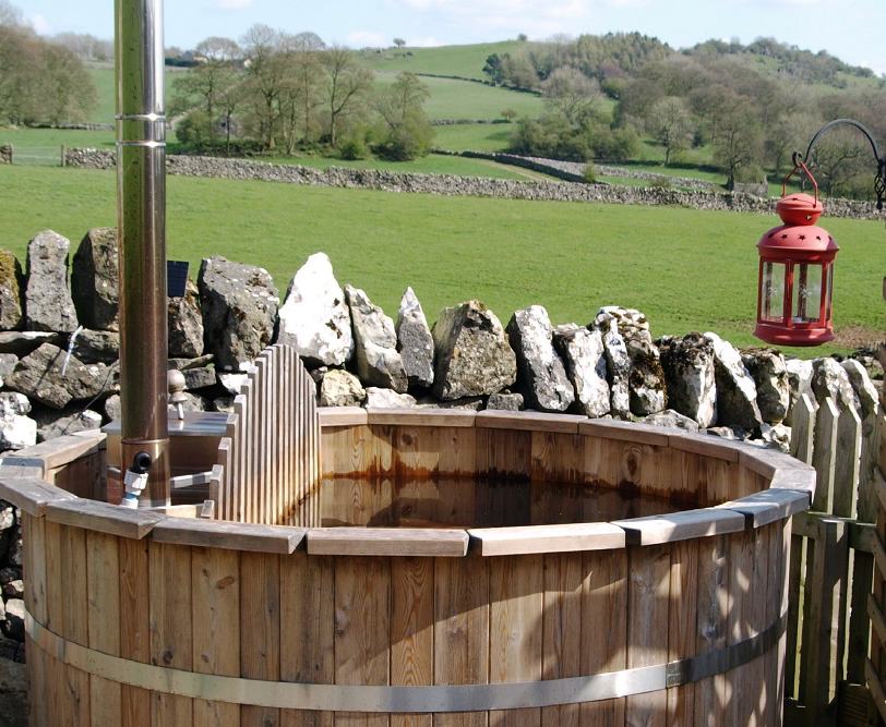 Hoe Grange is such a peaceful place. Take time out and relax in the outdoor sauna, or log-fired hot tub under the dark starry stars – a truly magical experience. 

Why not treat yourself and upgrade to a Premium experience with homemade mulled wine, and fluffy robes? Go one step further and bring the spa to your cabin door by booking Glo Pamper therapists for extra beauty treatments.