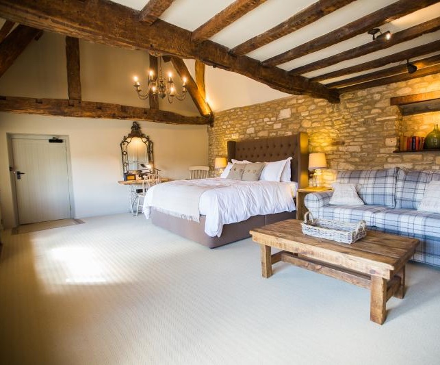 The Porch House has 13 individually designed rooms to suit all budgets, two of which can be joined together to create a larger family room. There are four main types of room – standard, superior double, superior twin and feature – plus a suite located on the quieter side of the pub with a king-size bed and en-suite bathroom if you fancy a bit of luxury.
There is even a dog friendly room, so you can even bring your four-legged friend along on your stay.


Part of the Stay In A Pub group.
[symple_button url=