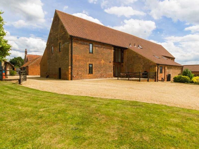 The Dresser  - sleeps 8