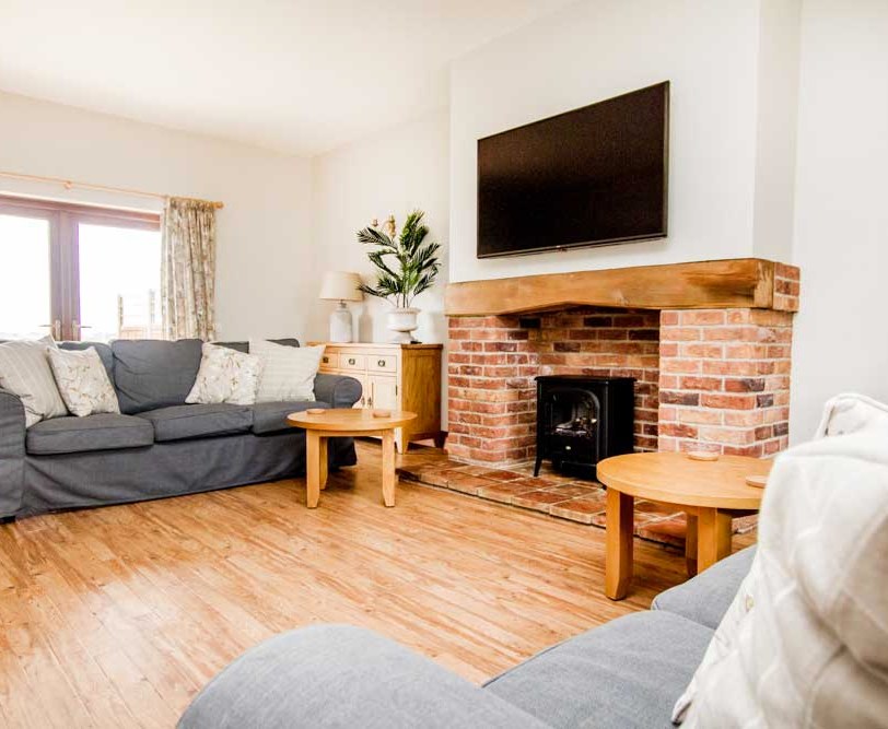 The Old Cart Shed - sleeps 6 - Image 2