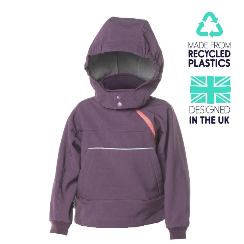 The new Kidunk hooded top features an asymmetric zip that slides to one side keeping it out of the way for play. The hood is removable and the collar is deep and soft for added protection. It has a large front pocket to keep little hands cosy and warm.

	Made from 100% recycled materials.
	Teflon EcoElite™ PFC free coated to resist water and stains for all-day play
	Comfy, super stretchy, breathable
	Tough outside, fleecy inside
	Removable hood
	Large ‘Nature pocket’ to keep hands extra warm!
	Tops and bottoms can zip together or be worn independently
	Machine wash & Tumble dry
	Available 1-8yrs 