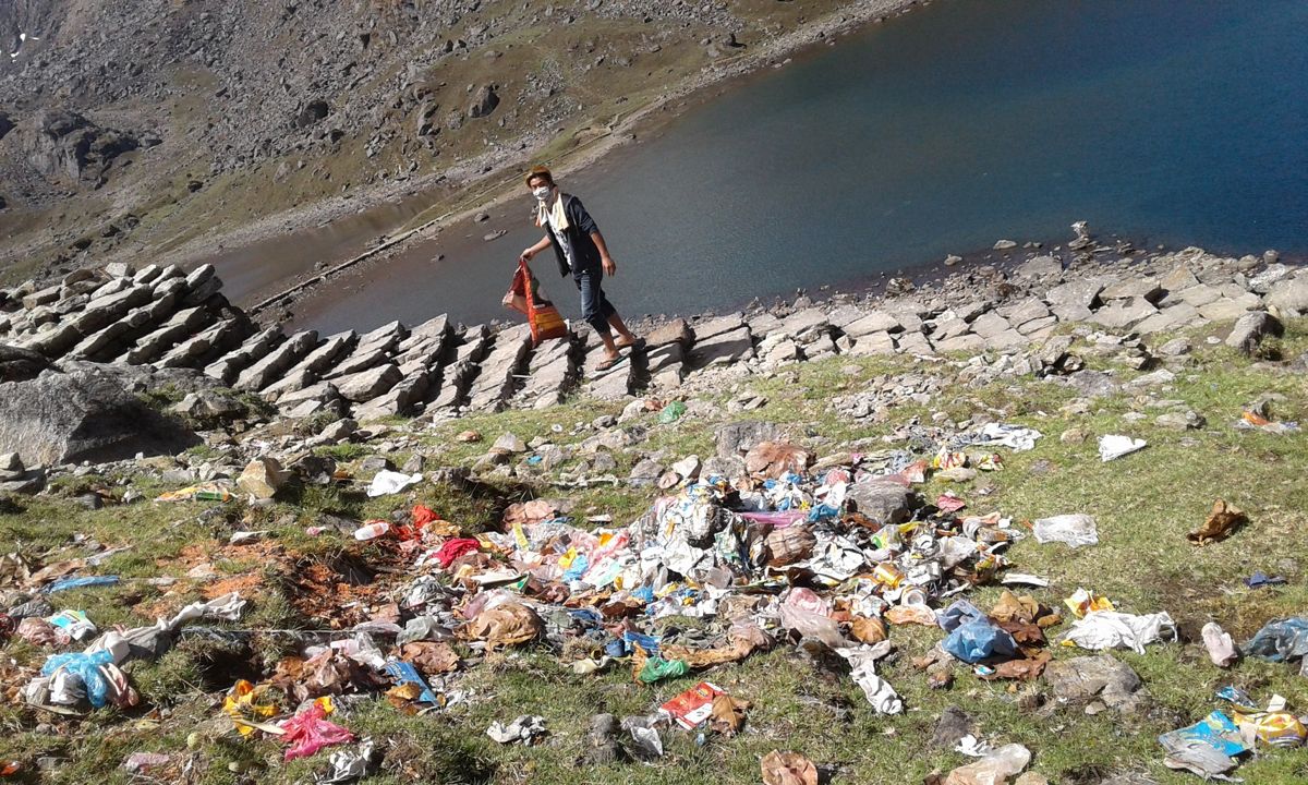 conservation-pic-1 Clean-up in Gosaikunda