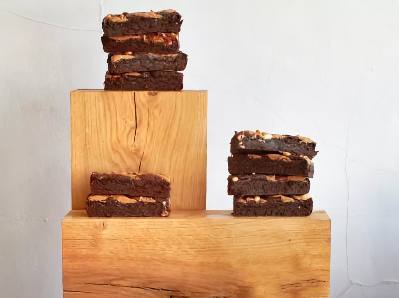 VEGAN CHOCOLATE PEANUT BUTTER BROWNIE 100G