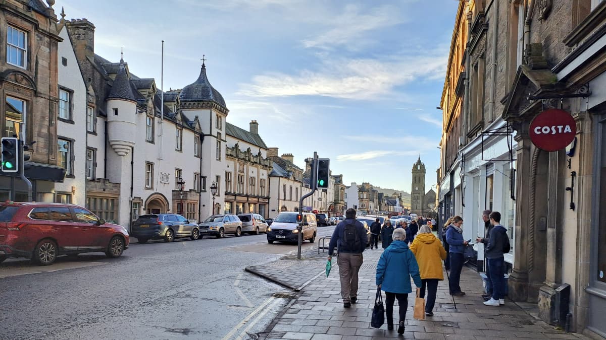 eebles - Circumference 5 Peebles - Circumference