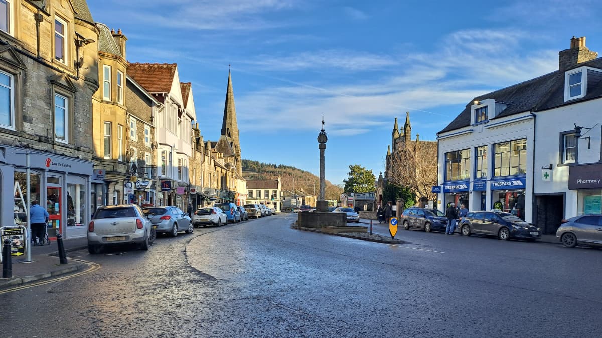 eebles - Circumference 6 Peebles - Circumference