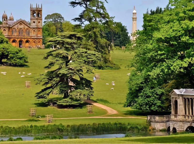 The best walking routes in Buckinghamshire, with short countryside and woodland trails exploring National Trust estates, medieval villages and Chiltern landscapes.